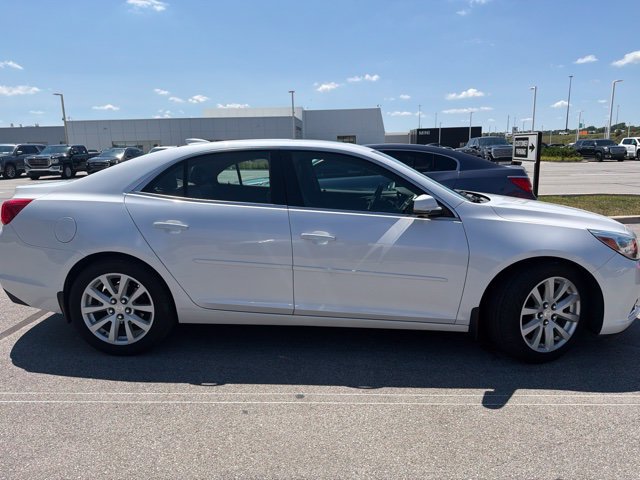 Used 2015 Chevrolet Malibu LT w/ Leather Package FWD image 4