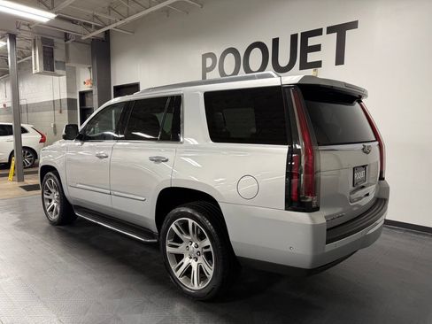 Used 2020 Cadillac Escalade Luxury AWD/4WD image 6