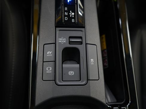Used 2025 Toyota Prius AWD image 23