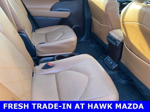 Used 2022 Toyota Highlander Platinum image 7