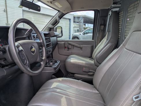 Used 2016 Chevrolet Express 2500 RWD image 19