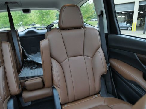 Used 2023 Subaru Ascent Touring AWD/4WD image 14