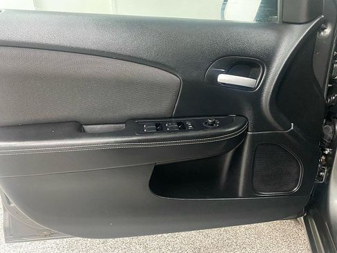 Used 2013 Dodge Avenger SXT image 10