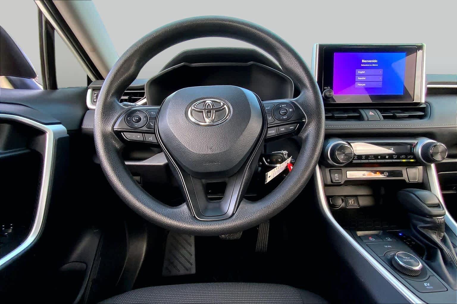 Used 2025 Toyota RAV4 LE AWD/4WD image 6
