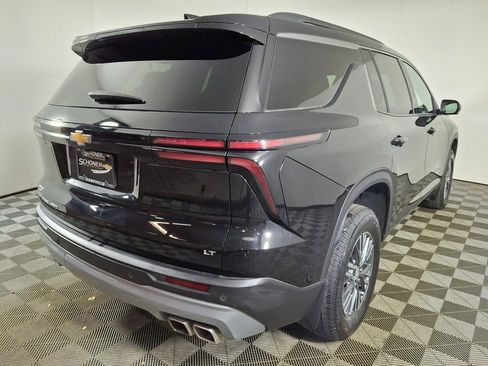 Used 2024 Chevrolet Traverse LT image 5