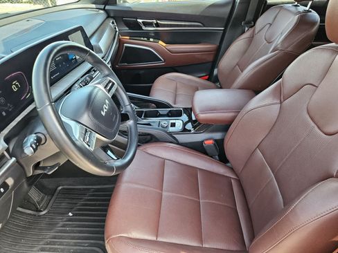 Certified 2024 Kia Telluride EX w/ EX Captain's Chair Package FWD image 2