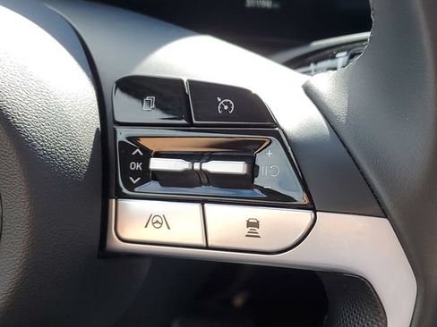 Used 2023 Hyundai Elantra Limited FWD image 14
