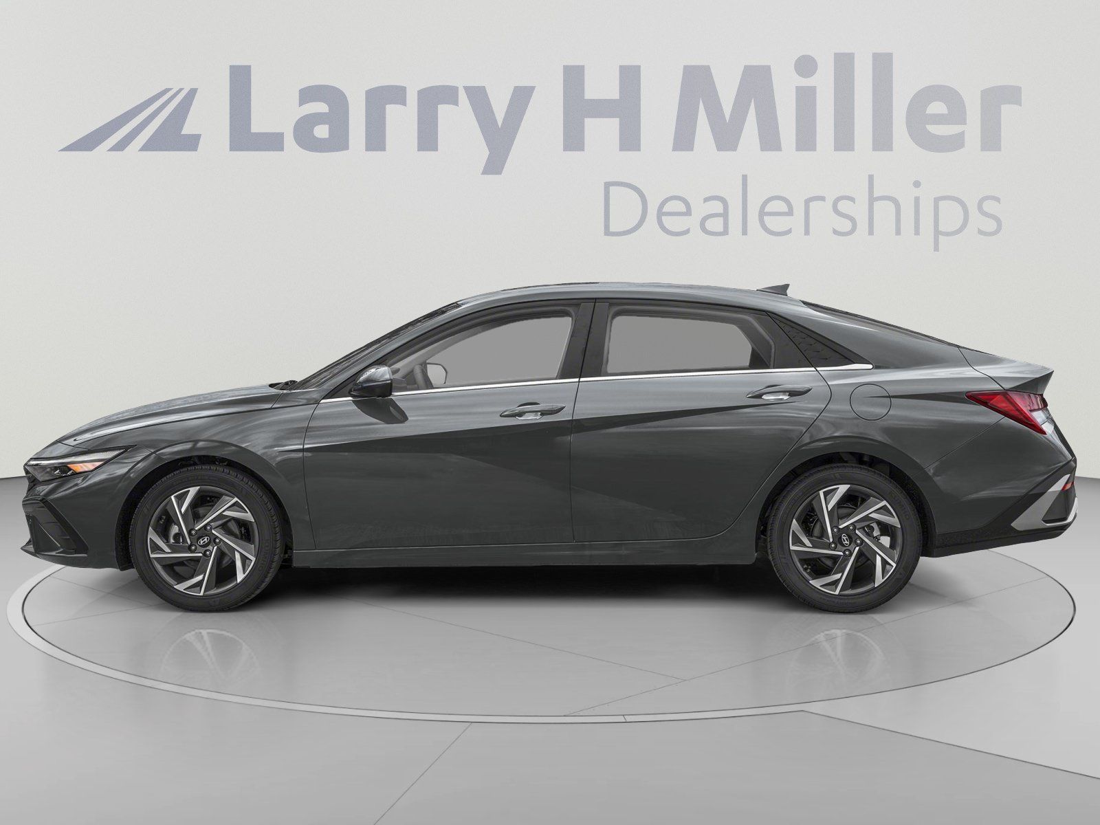 Used 2026 Hyundai Elantra Limited FWD image 3