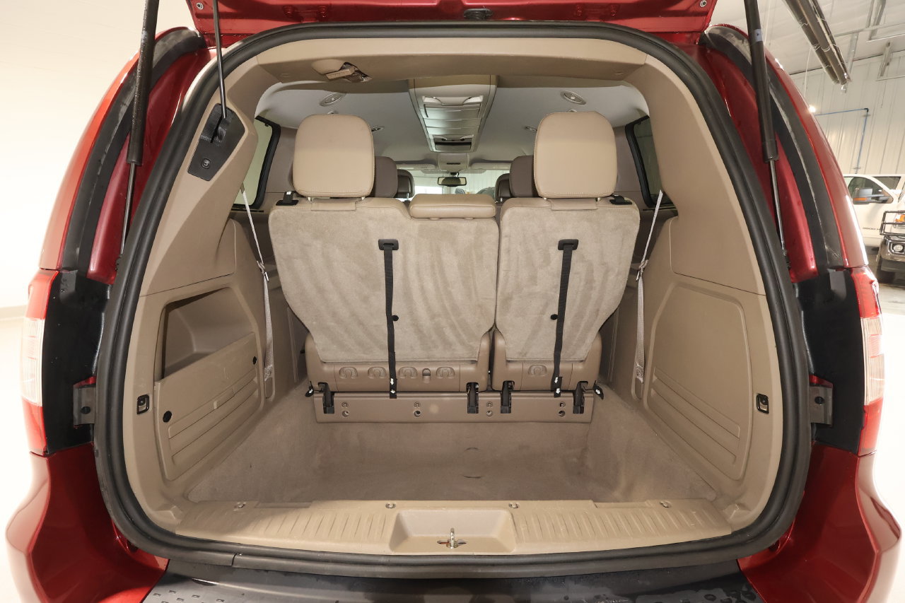 Used 2015 Chrysler Town & Country Touring-L w/ Driver Convenience Group FWD image 15