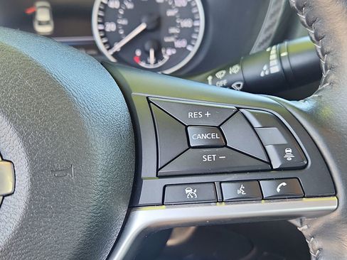 Used 2023 Nissan Sentra SV FWD image 17