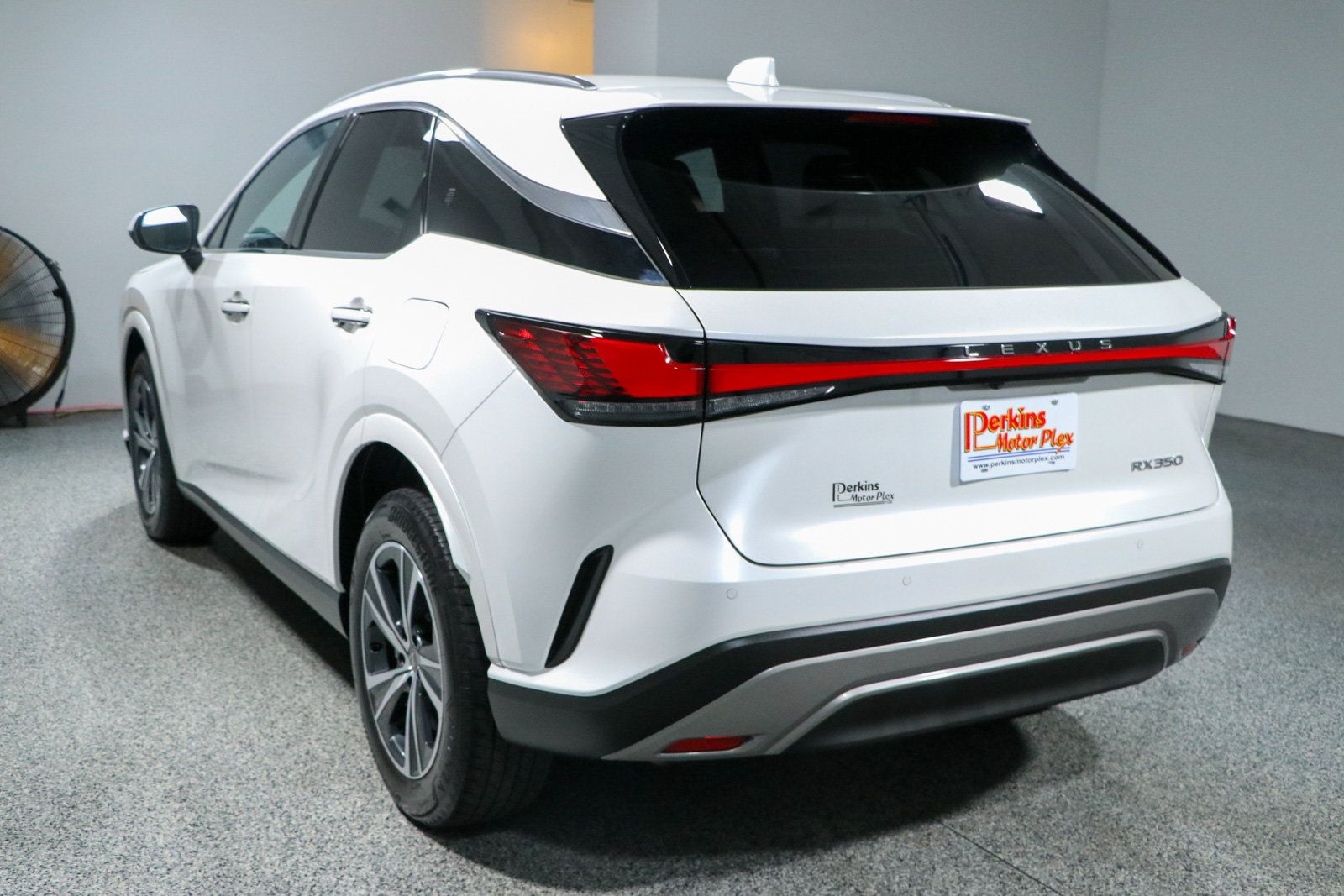 Used 2025 Lexus RX 350 Premium w/ Accessory Package (Z1) FWD image 9