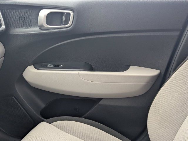 Used 2020 Hyundai Venue SEL FWD image 28