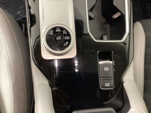 Used 2025 Mitsubishi Outlander SE FWD image 21