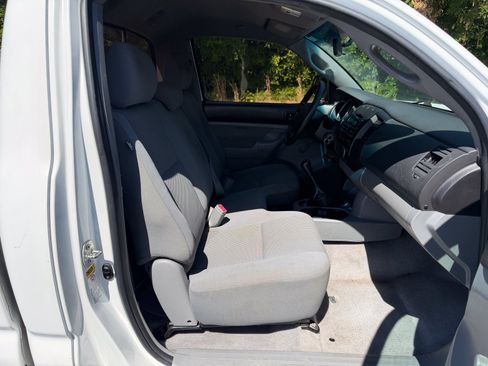 Used 2010 Toyota Tacoma 2WD Regular Cab image 9