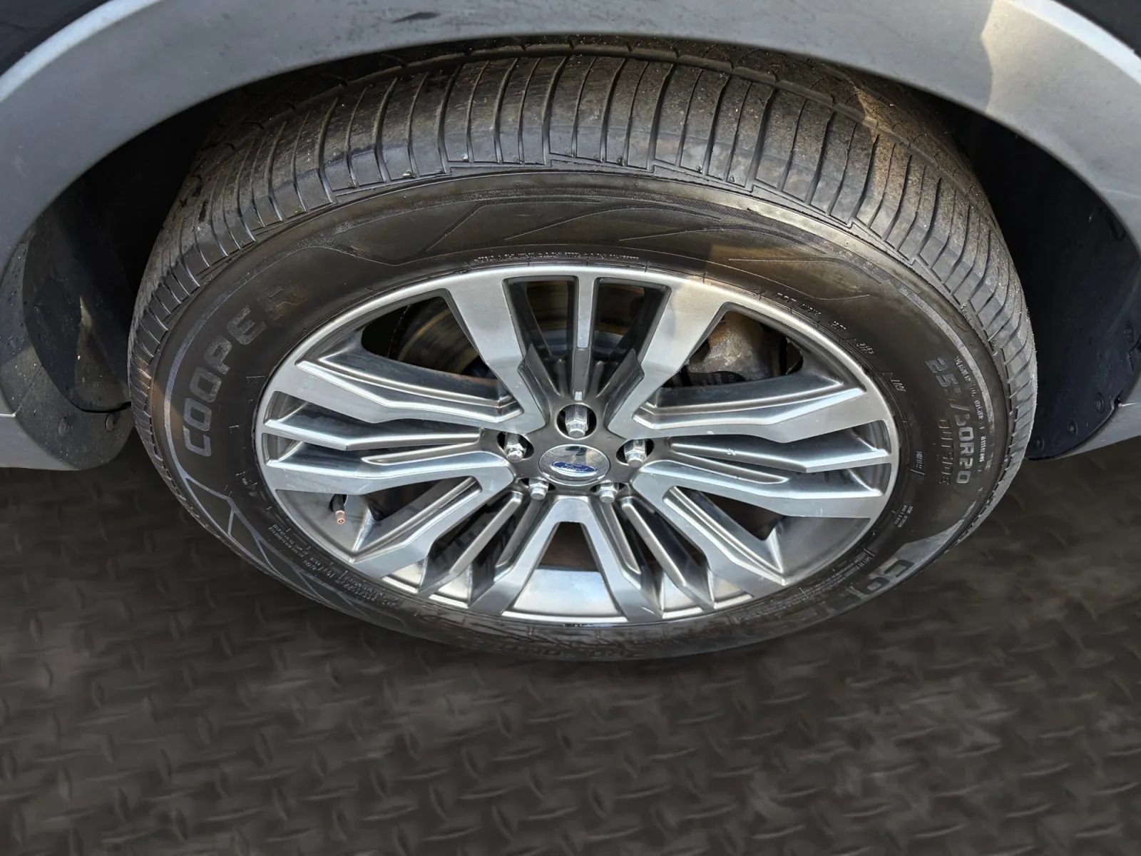 Used 2018 Ford Explorer Platinum AWD/4WD image 41