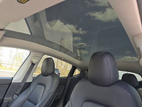 Used 2021 Tesla Model Y Long Range image 27