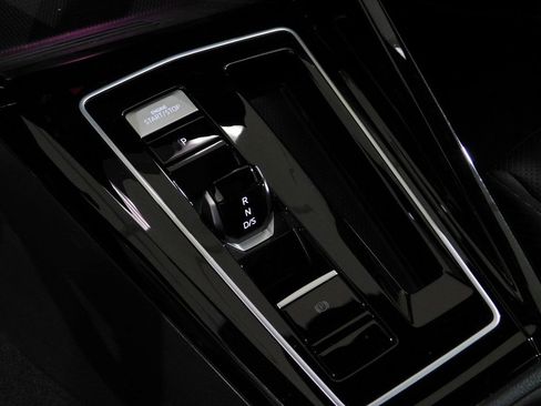 Used 2025 Volkswagen Golf image 79