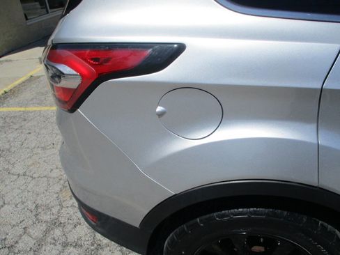 Used 2017 Ford Escape SE AWD/4WD image 18