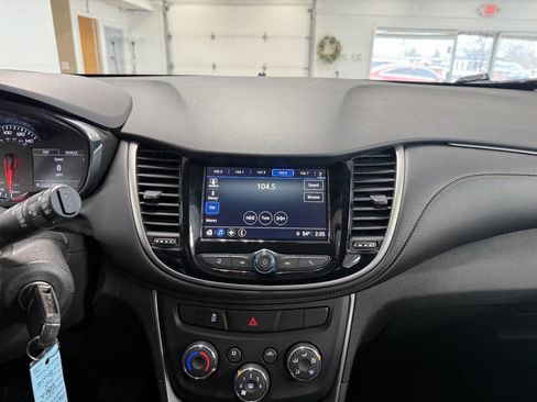 Used 2018 Chevrolet Trax LS AWD/4WD image 15