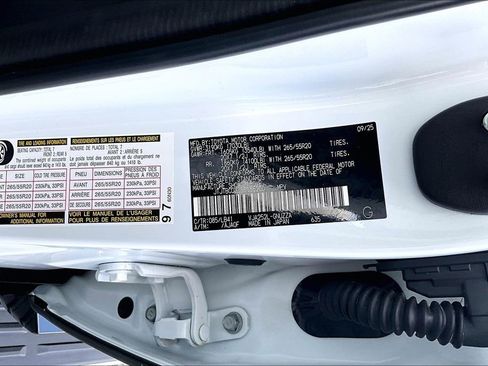 Used 2025 Lexus GX 550 w/ Accessory Package (2T) AWD/4WD image 45