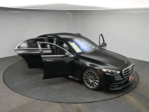 Used 2022 Mercedes-Benz S 580 4MATIC Sedan w/ AMG Line Package image 69
