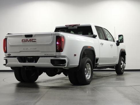 Used 2023 GMC Sierra 3500 Denali w/ Denali Ultimate Package AWD/4WD image 4