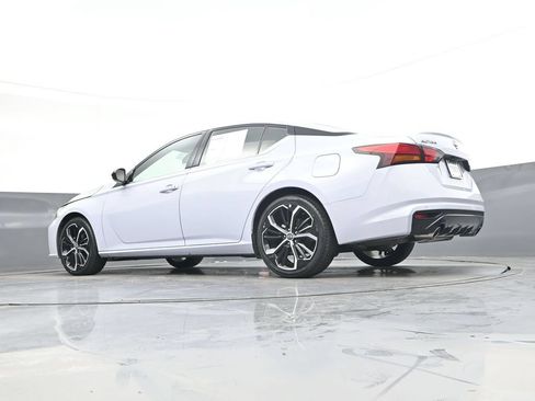 Used 2025 Nissan Altima 2.5 SR FWD image 38