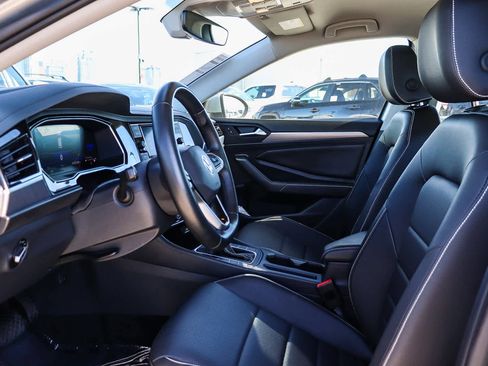 Used 2024 Volkswagen Jetta SE image 18