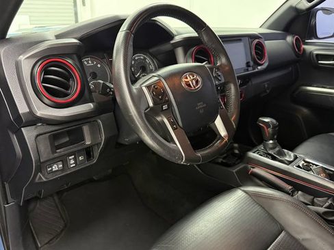 Used 2018 Toyota Tacoma TRD Pro AWD/4WD image 9