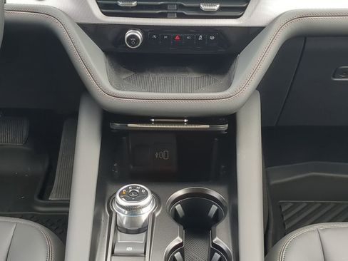 Used 2025 Ford Explorer Active w/ Active Comfort Package image 17