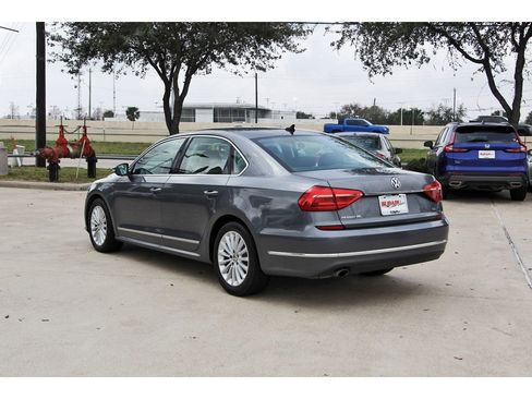 Used 2016 Volkswagen Passat 1.8T SE image 4