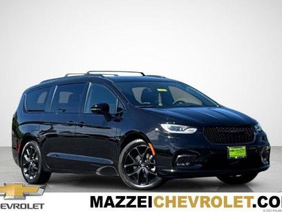 Used 2025 Chrysler Pacifica Limited