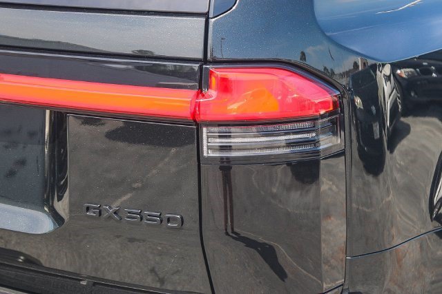Used 2024 Lexus GX 550 w/ Cold Area Package AWD/4WD image 10