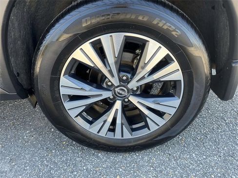 Used 2022 Nissan Rogue SV image 9