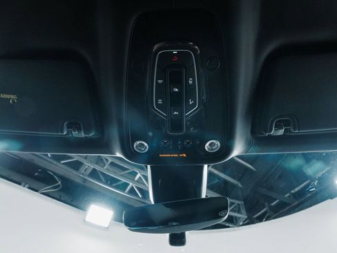 Used 2023 Bentley Bentayga Extended Wheelbase image 42