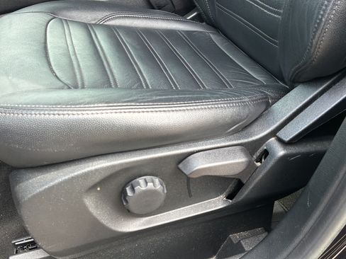 Used 2019 Ford Edge SE FWD image 33