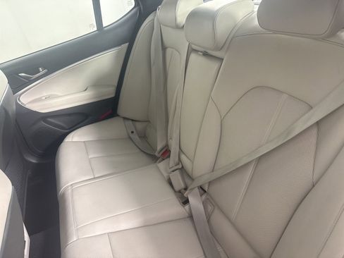 Used 2025 Genesis G70 2.5T RWD image 12