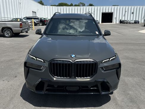 Used 2026 BMW X7 xDrive40i w/ M Sport Package AWD/4WD image 3