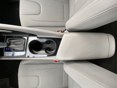 Used 2025 Hyundai Elantra SEL image 20