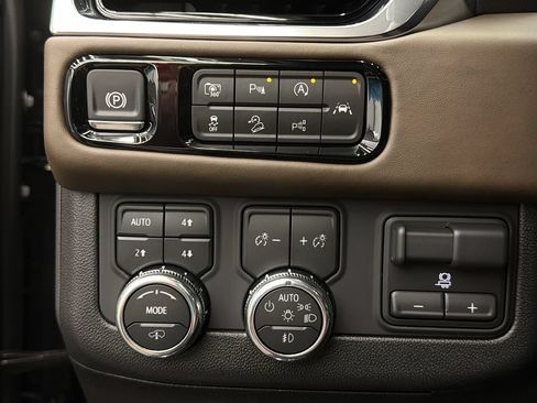 Used 2026 GMC Yukon Denali Ultimate AWD/4WD image 28