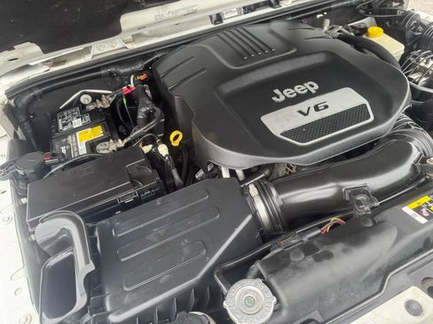 Used 2017 Jeep Wrangler Sahara w/ Connectivity Group image 24