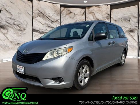 Used 2011 Toyota Sienna w/ Towing Pkg FWD image 1
