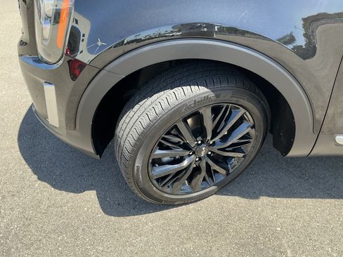 Used 2022 Kia Telluride SX w/ Towing Package FWD image 10
