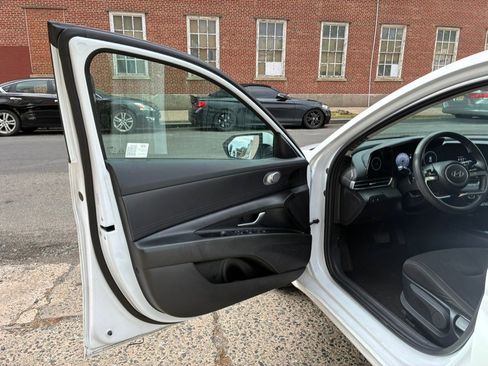 Used 2024 Hyundai Elantra SEL FWD image 17