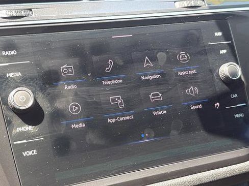 Used 2021 Volkswagen Tiguan SEL AWD/4WD image 24