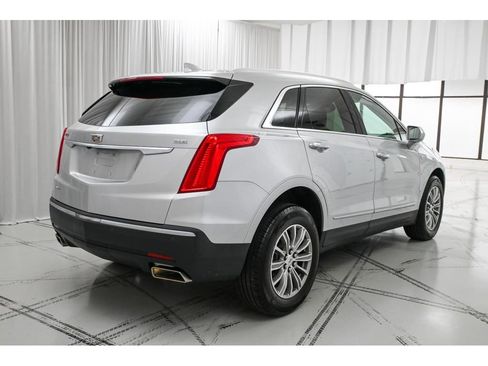 Used 2017 Cadillac XT5 Luxury w/ Driver Awareness Package image 7