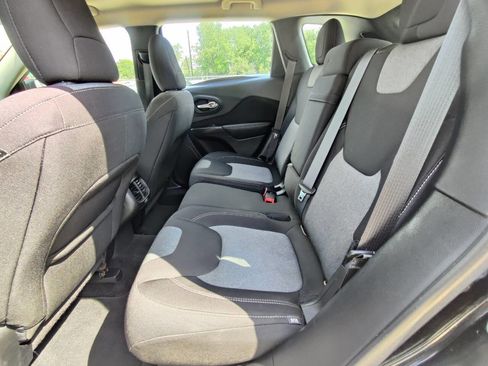 Used 2014 Jeep Cherokee Sport image 15