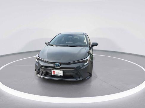 Certified 2025 Toyota Corolla LE w/ Carpet Mat Package (TMS) AWD/4WD image 3