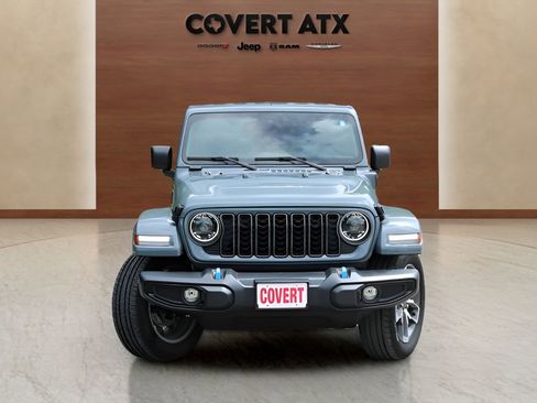 Used 2024 Jeep Wrangler Unlimited w/ Convenience Group AWD/4WD image 8