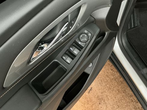 Used 2021 Chevrolet Traverse LT image 15